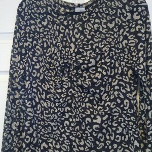 CABI  STRETCHY  LONG SLEEVED TOP. SIZR MEDIUM